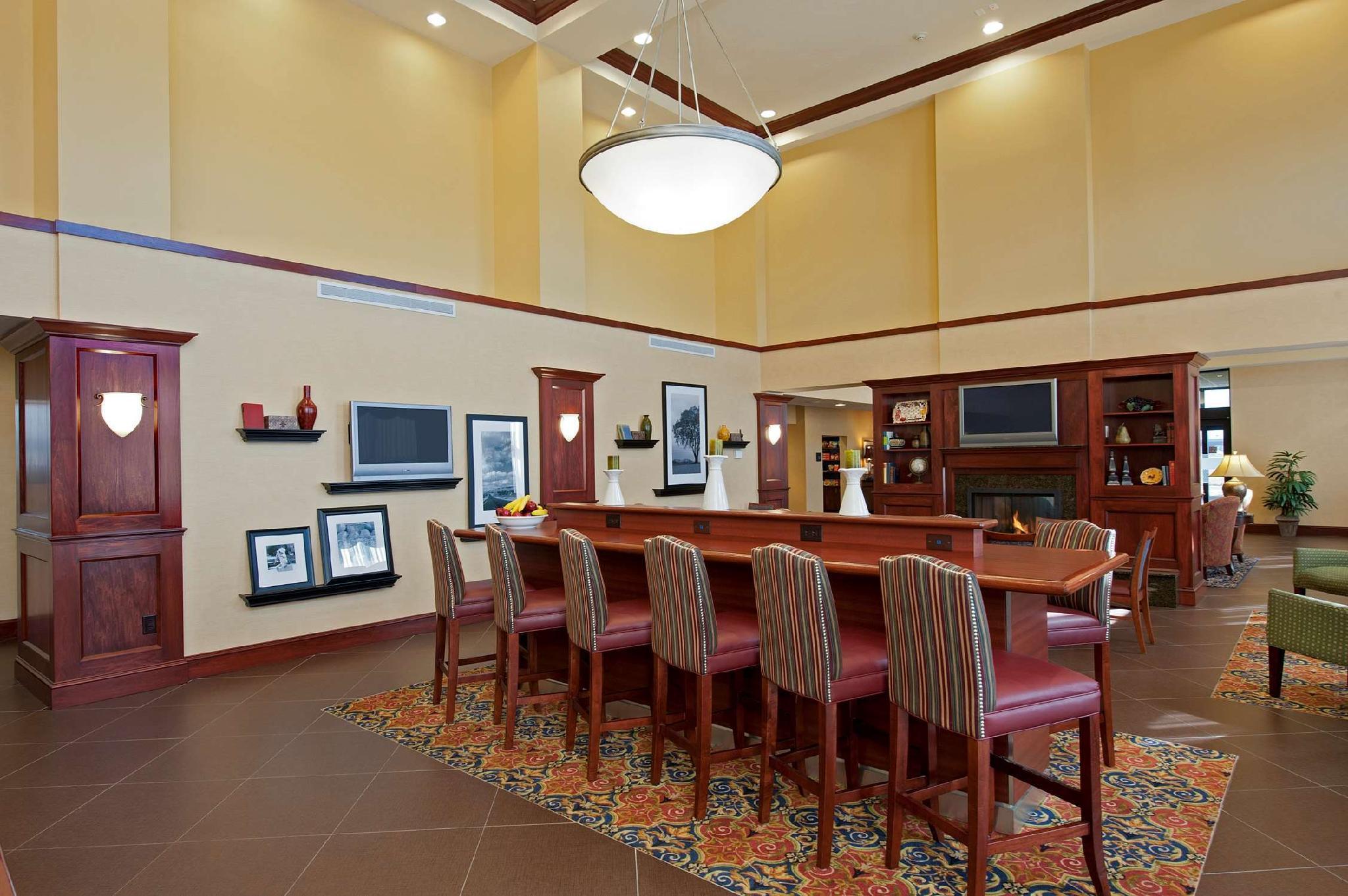 Hampton Inn & Suites Indianapolis-Airport Beltér fotó