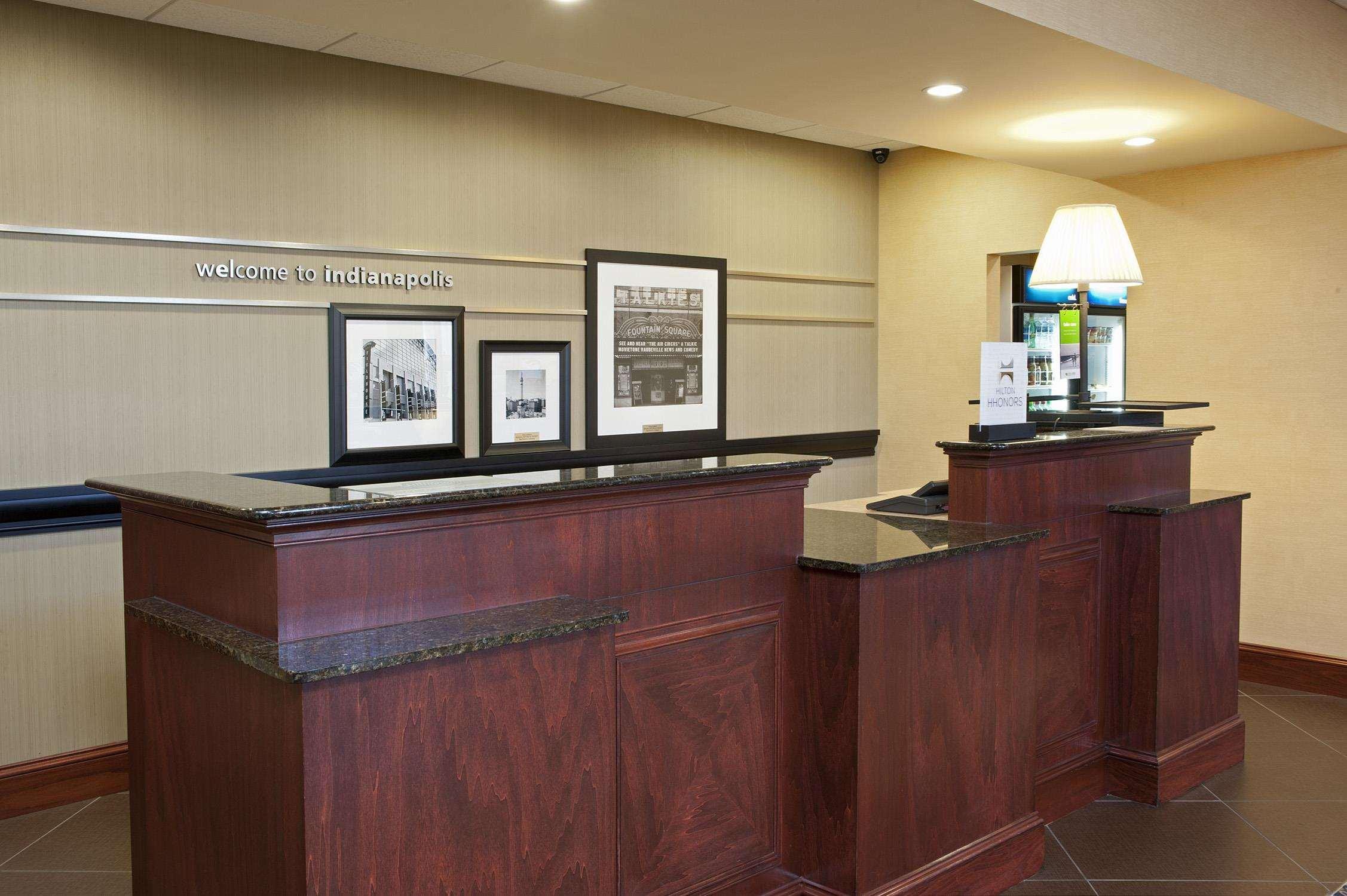 Hampton Inn & Suites Indianapolis-Airport Beltér fotó